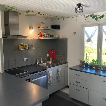 T3 Dans Pavillon Avec Terrasse Et Jardin アパート ジヴェ